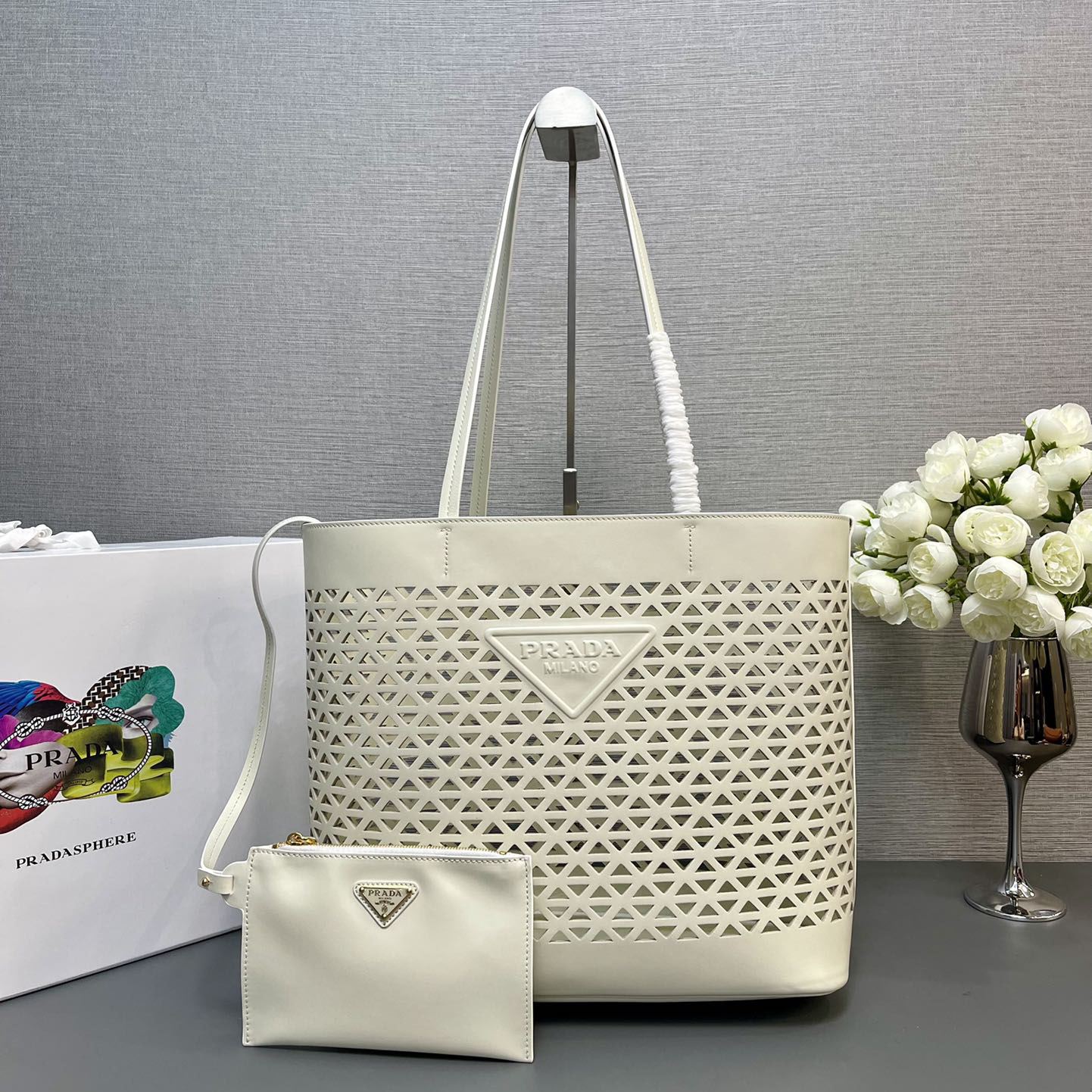 Pra*a shopping bags